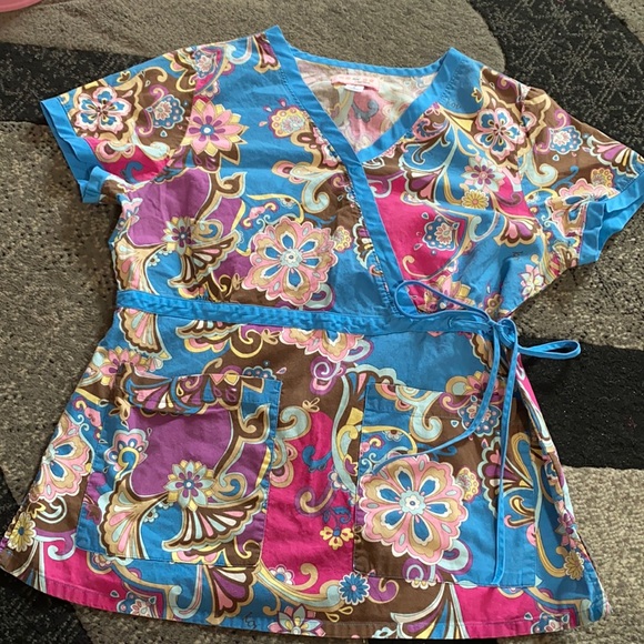 Koi by Kathy Peterson scrub top L